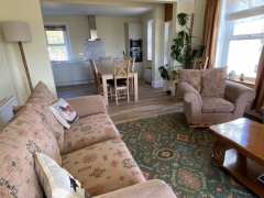 Open plan lounge & kitchen