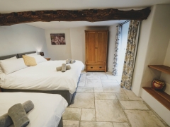 bedroom can be 3 singles