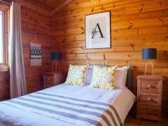 2 double bedrooms, both with sea views