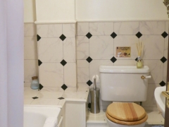 Barley barn family bedroom bathroom